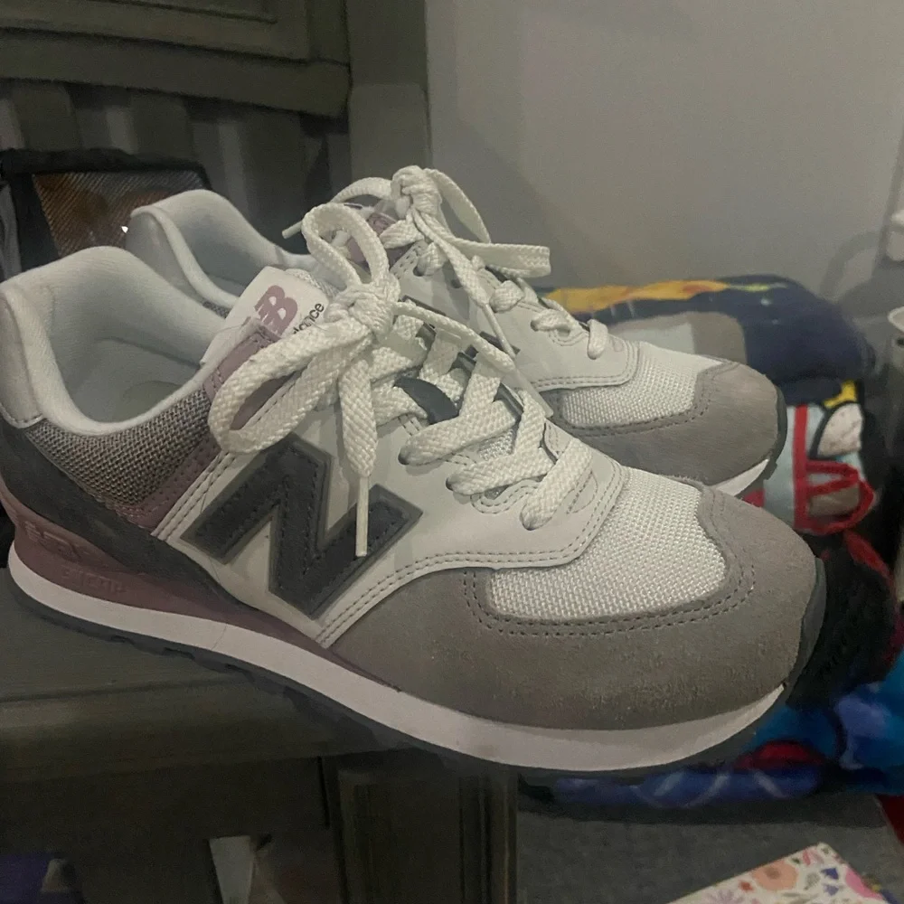 New Balance - Picture 3 of 4